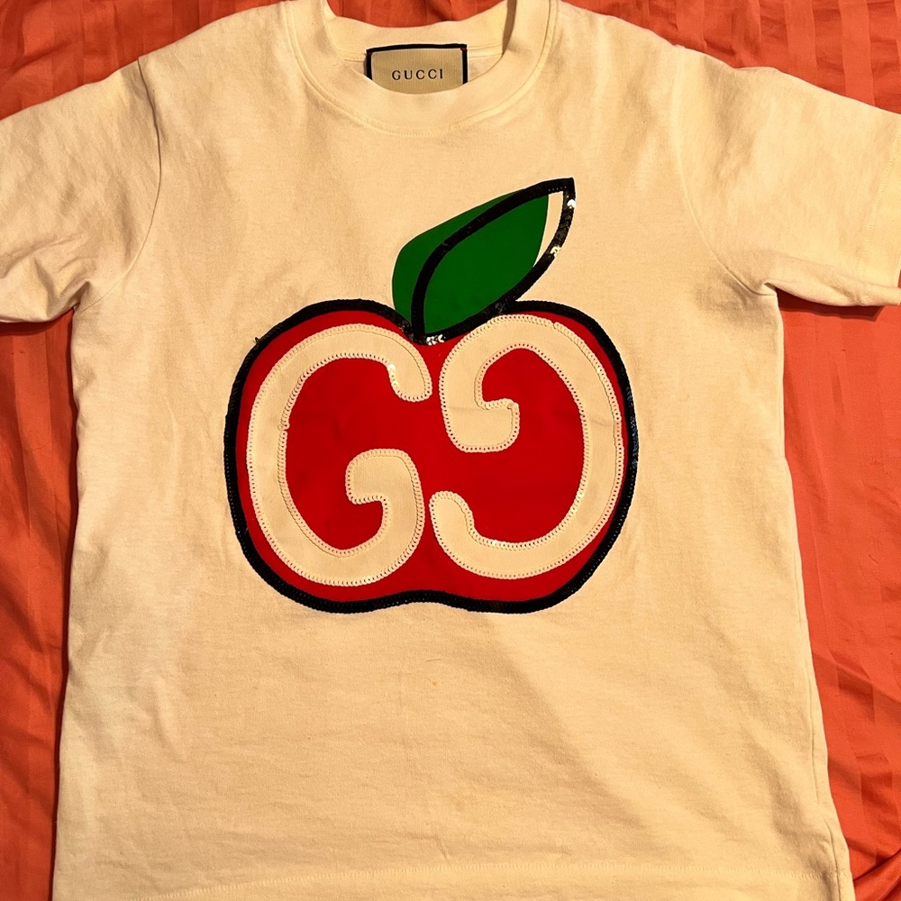 GUCCI T SHIRT WITH GG apple print
